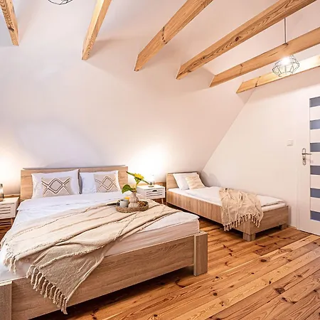 펜션 Mazurskie Wzgorze - Caloroczne 오스트로다