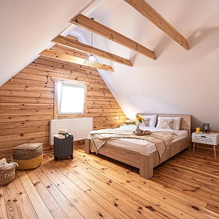 Mazurskie Wzgorze - Caloroczne * 오스트로다