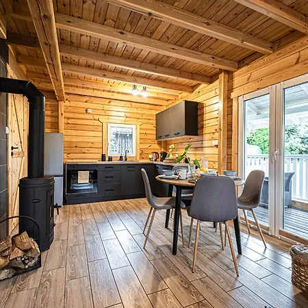 Mazurskie Wzgorze - Caloroczne 오스트로다