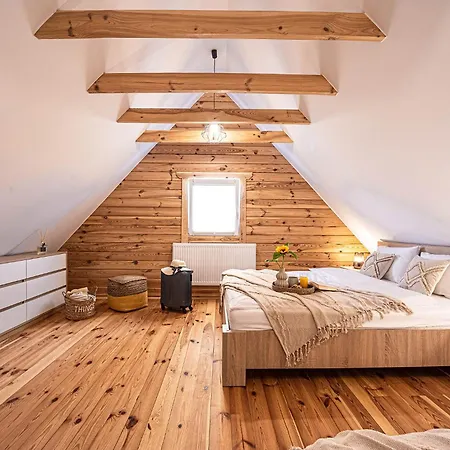 Mazurskie Wzgorze - Caloroczne * 오스트로다