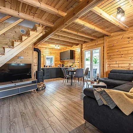 Mazurskie Wzgorze - Caloroczne 펜션 *