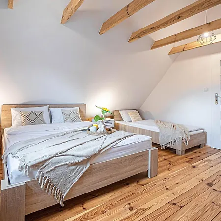 Mazurskie Wzgorze - Caloroczne 펜션 오스트로다