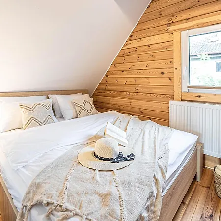 펜션 Mazurskie Wzgorze - Caloroczne 오스트로다