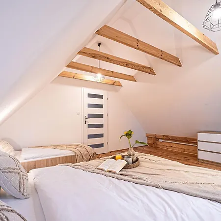 Mazurskie Wzgorze - Caloroczne 펜션 *